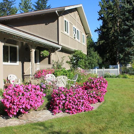 Alpenrose Revelstoke Bed & Breakfast エクステリア 写真