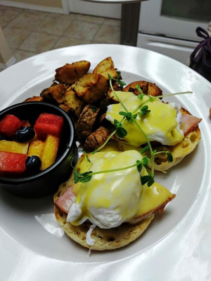 Alpenrose Revelstoke Bed & Breakfast エクステリア 写真