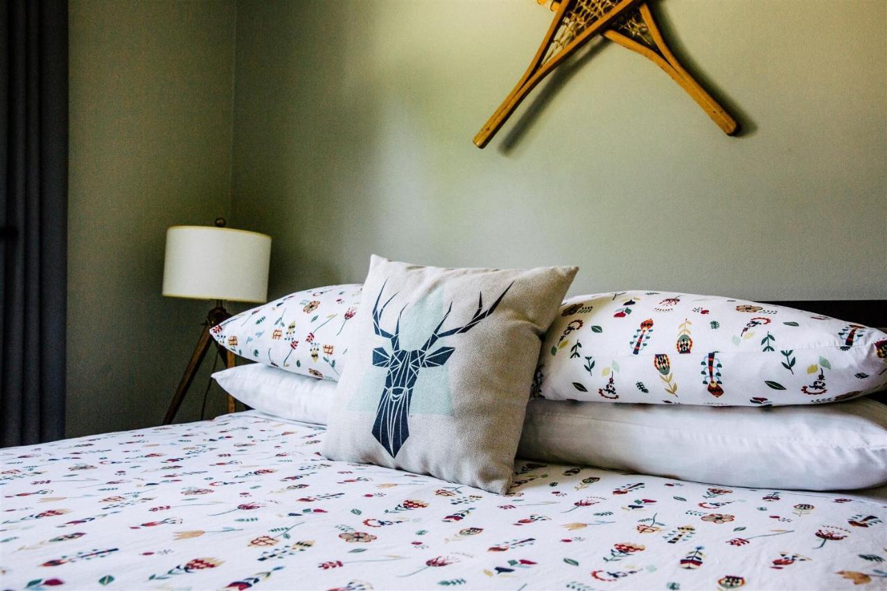 Alpenrose Revelstoke Bed & Breakfast エクステリア 写真