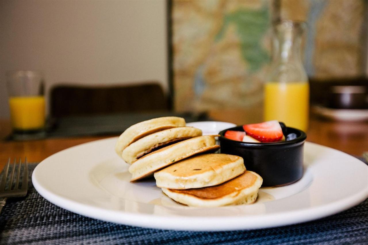 Alpenrose Revelstoke Bed & Breakfast エクステリア 写真