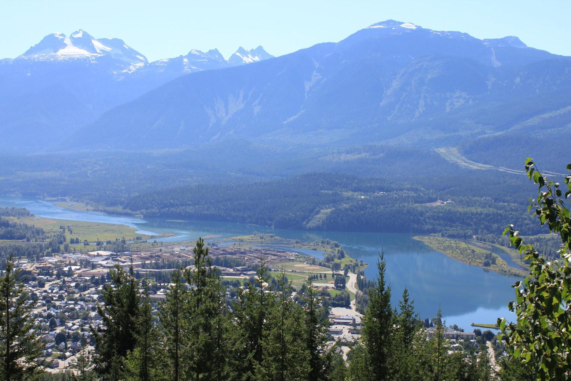 Alpenrose Revelstoke Bed & Breakfast エクステリア 写真