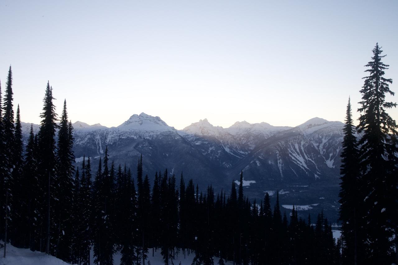 Alpenrose Revelstoke Bed & Breakfast エクステリア 写真