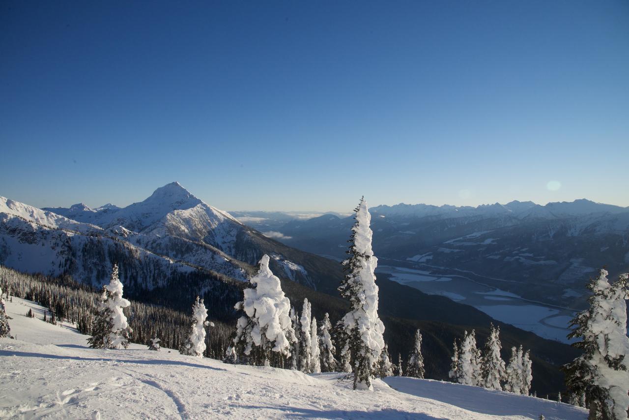 Alpenrose Revelstoke Bed & Breakfast エクステリア 写真