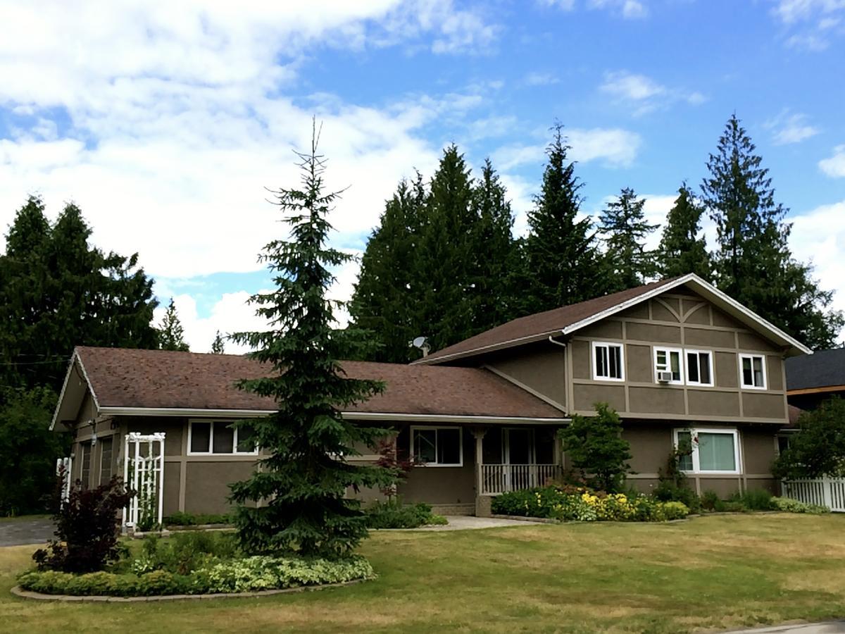 Alpenrose Revelstoke Bed & Breakfast エクステリア 写真